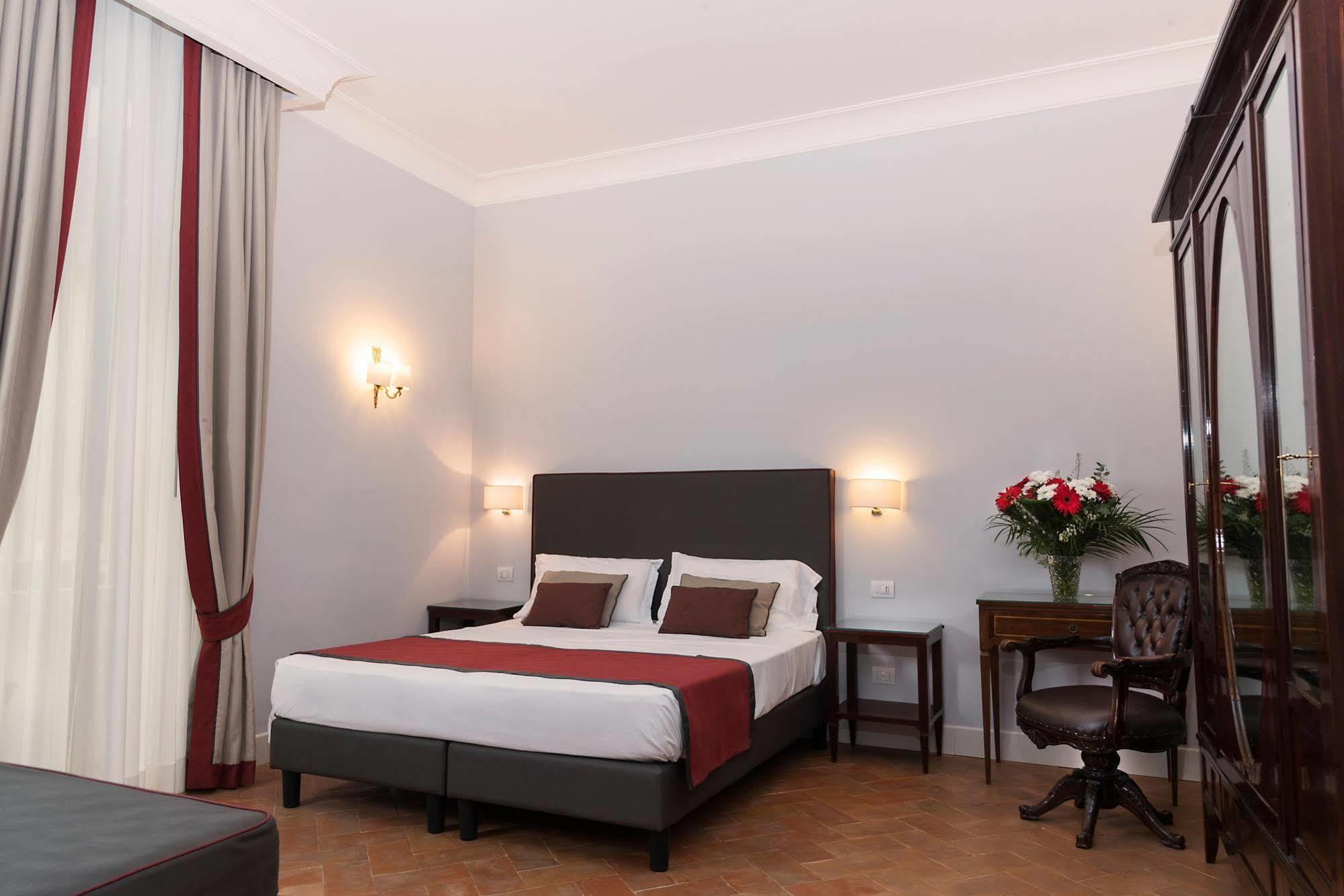 Palazzo Riario Sforza Hotel Napoli Bagian luar foto