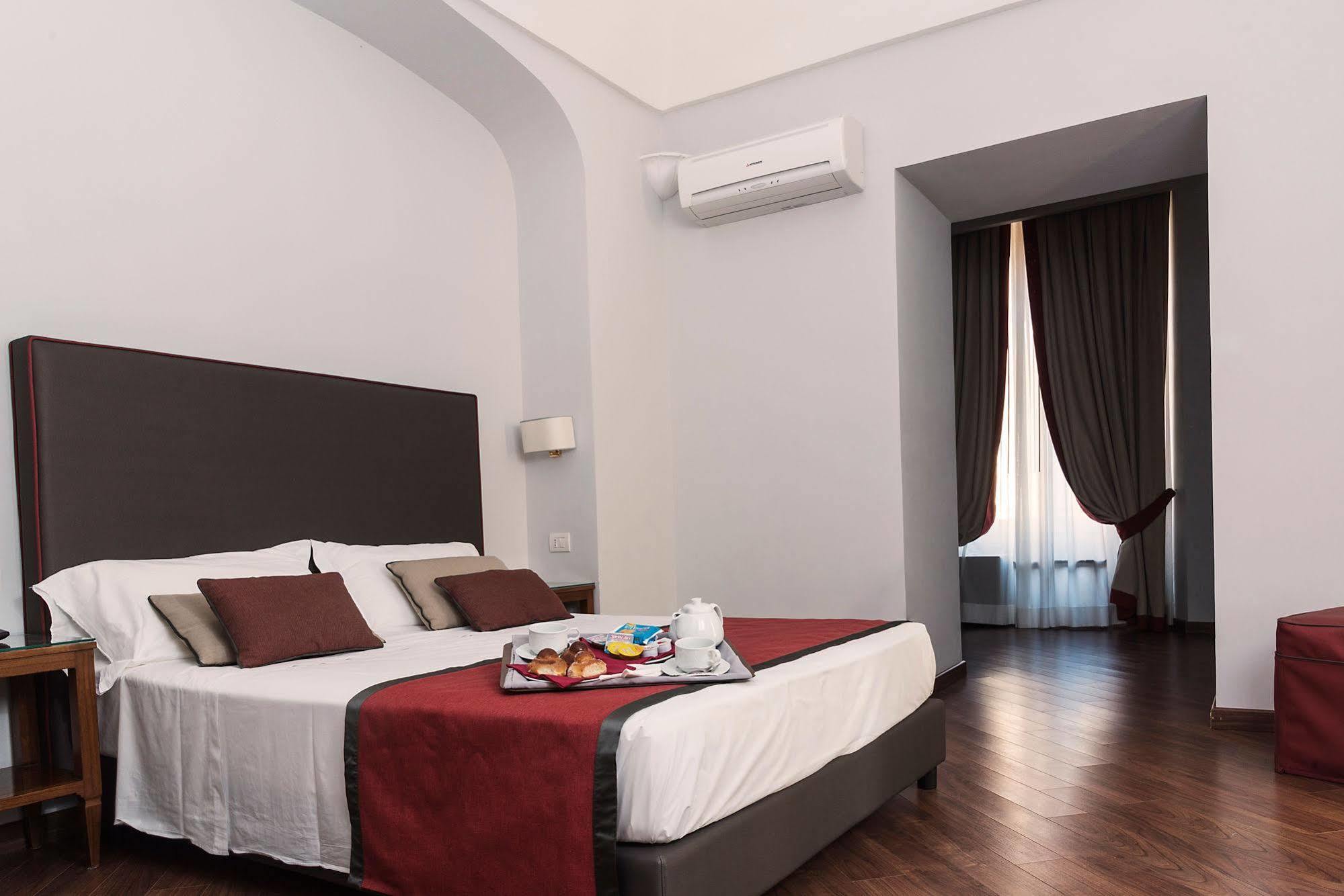 Palazzo Riario Sforza Hotel Napoli Bagian luar foto