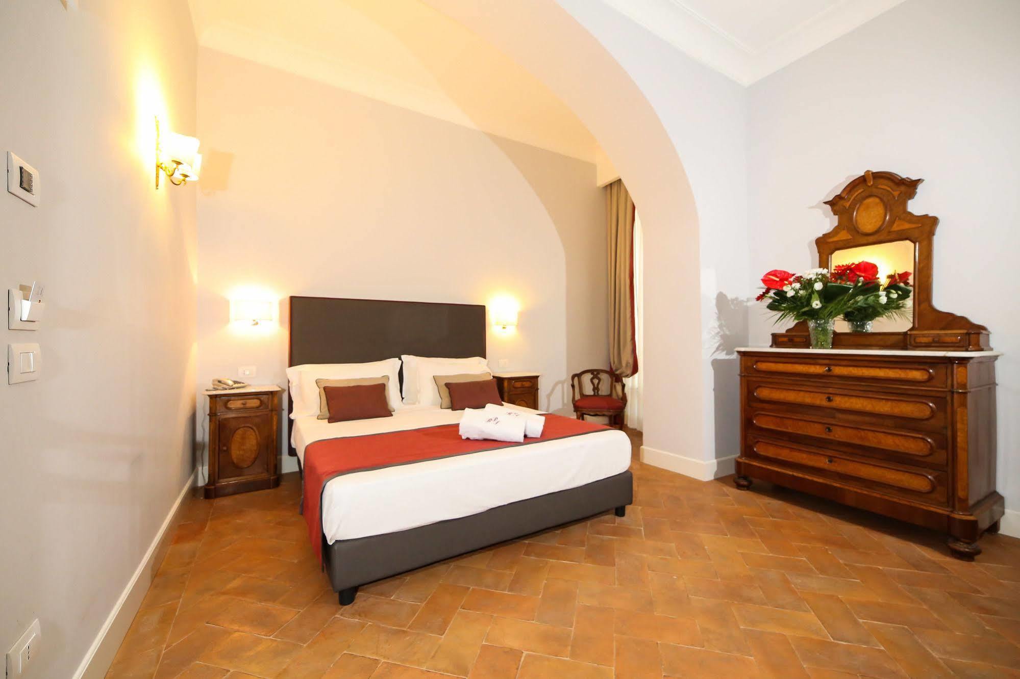 Palazzo Riario Sforza Hotel Napoli Bagian luar foto