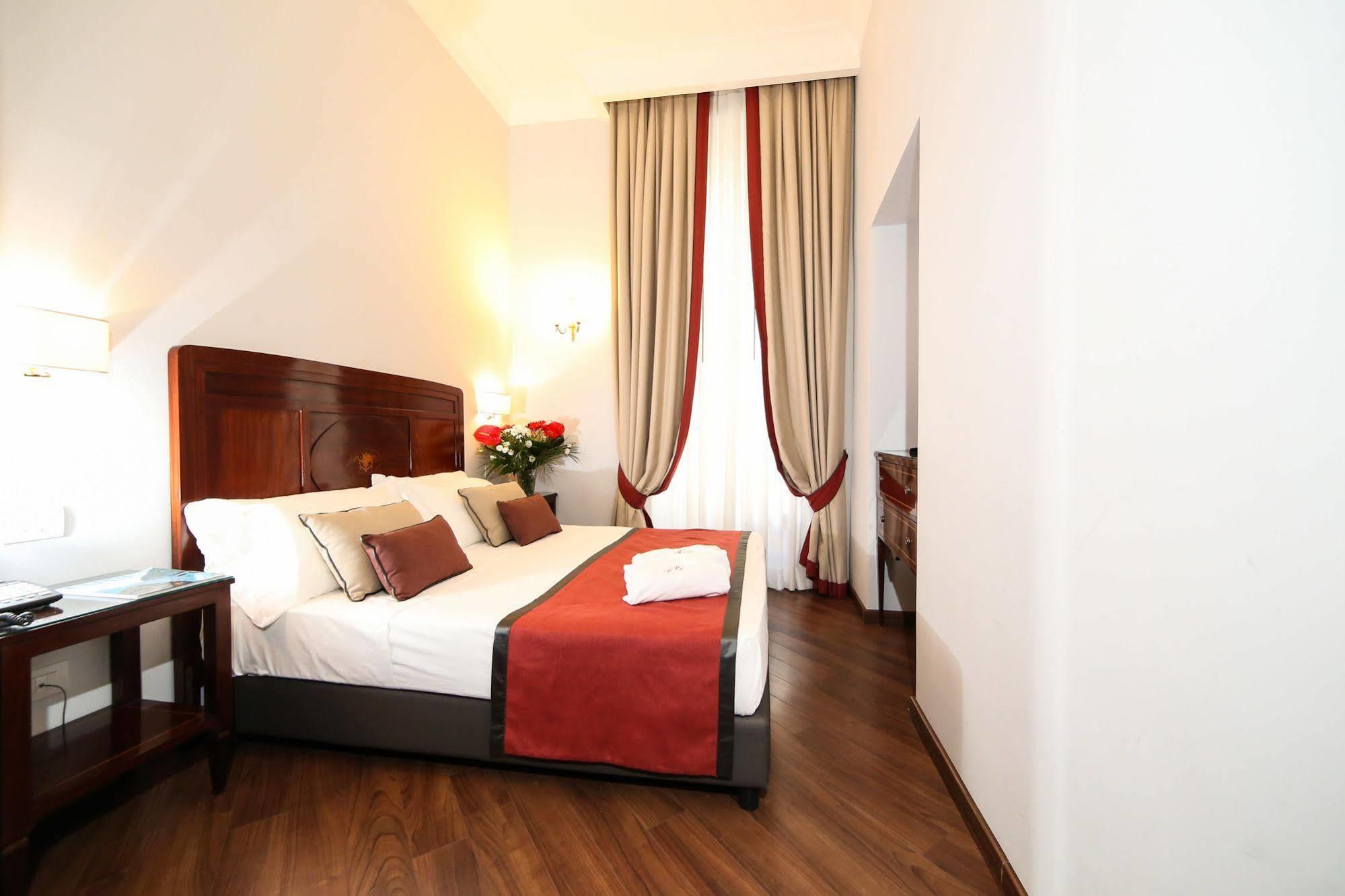 Palazzo Riario Sforza Hotel Napoli Bagian luar foto