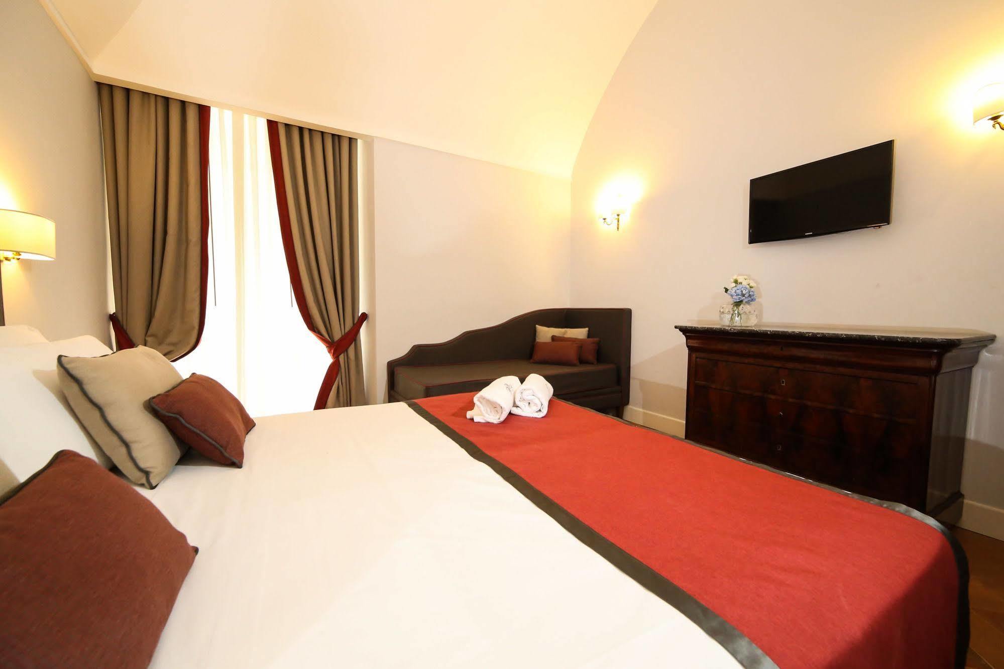 Palazzo Riario Sforza Hotel Napoli Bagian luar foto
