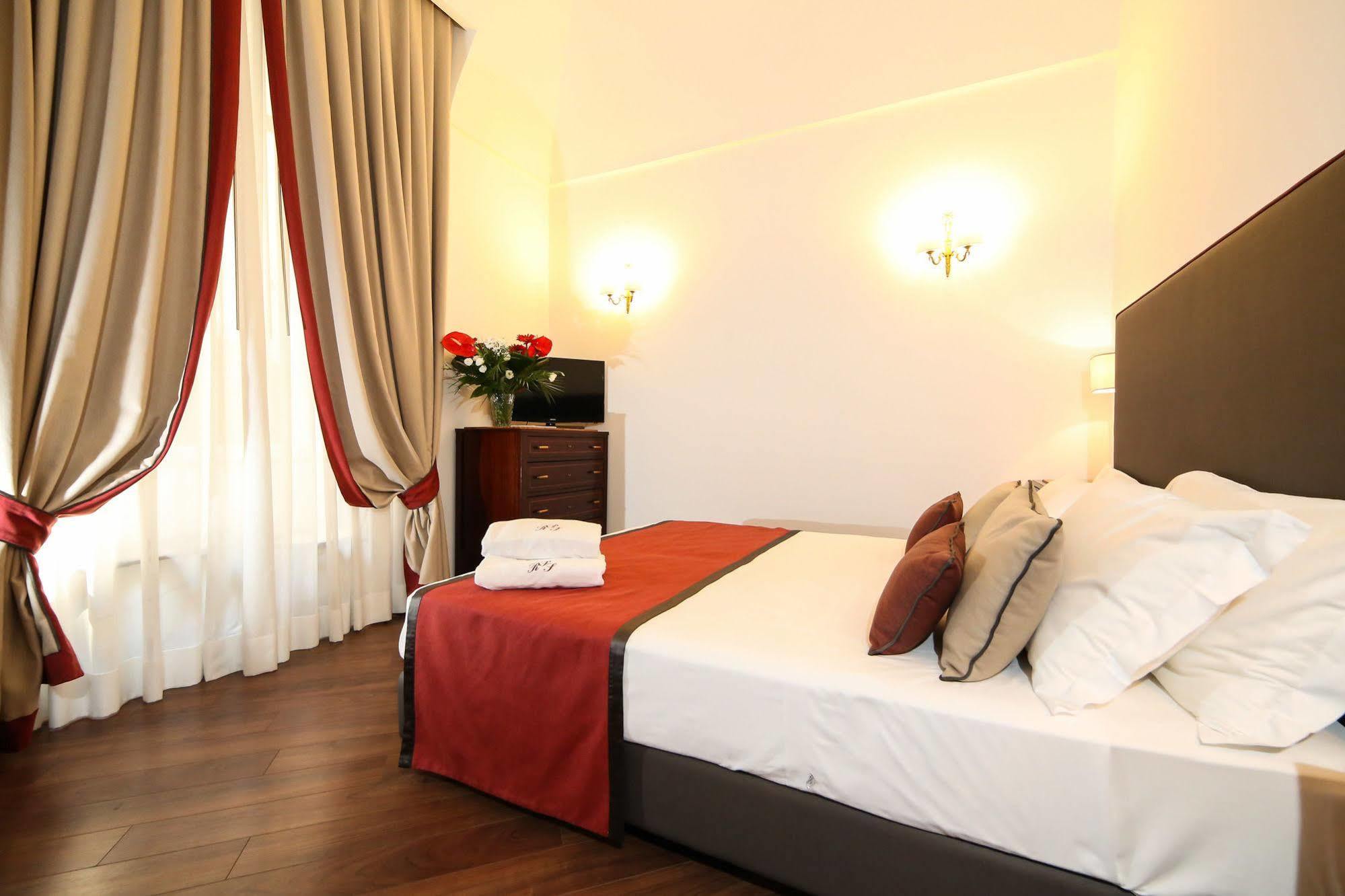 Palazzo Riario Sforza Hotel Napoli Bagian luar foto