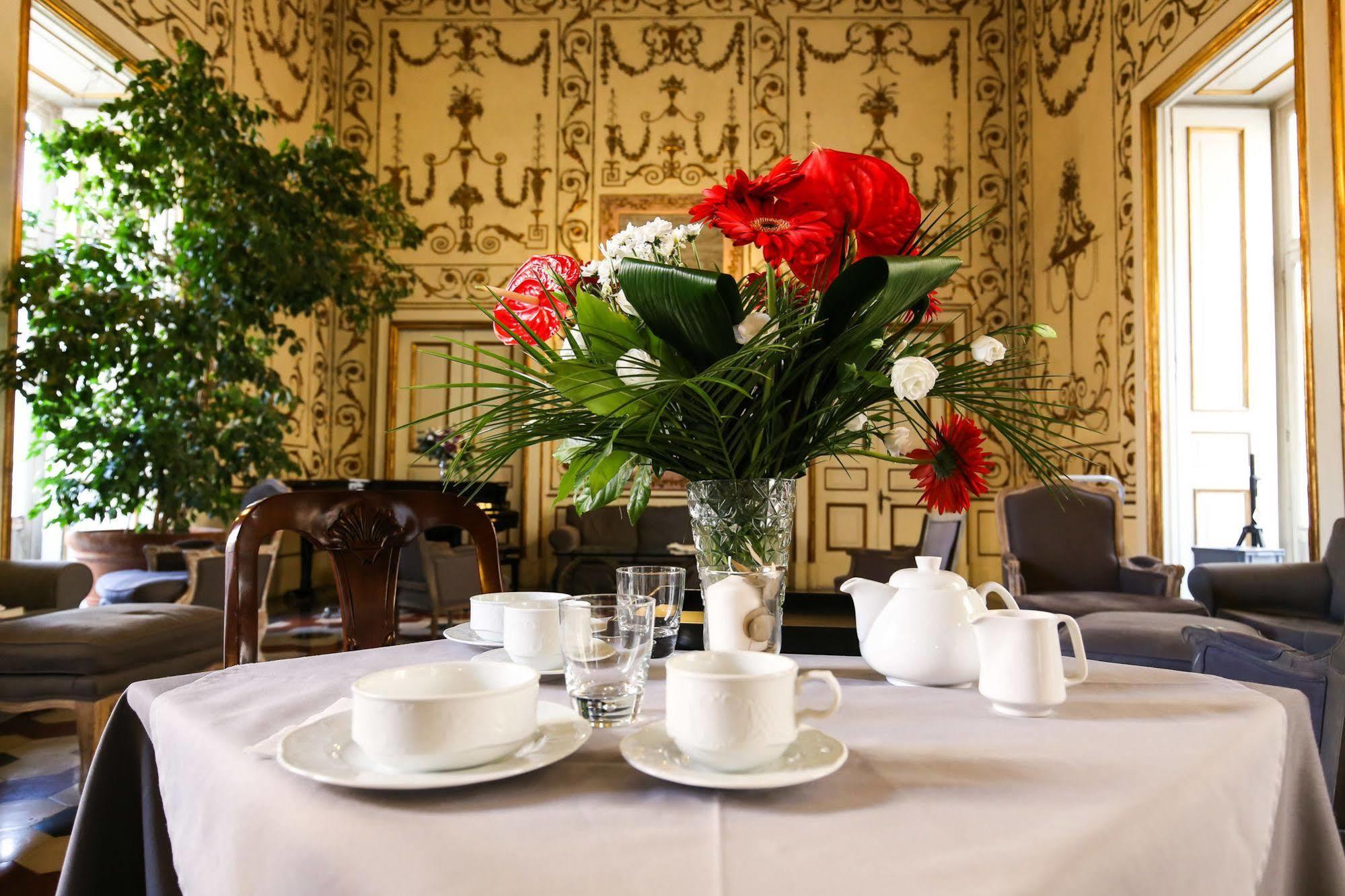 Palazzo Riario Sforza Hotel Napoli Bagian luar foto